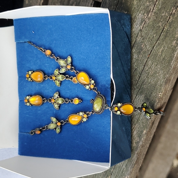 Vintage Avon green and topaz Y necklace and earrings set - Picture 4 of 5